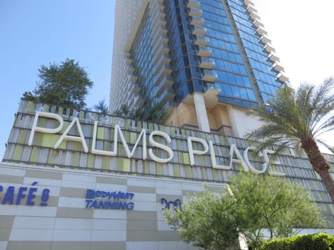 Palms Place 33rd Floor with Mountains Views Apartment hotel in Paradise