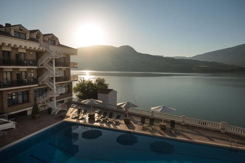 Lake view, Pool view