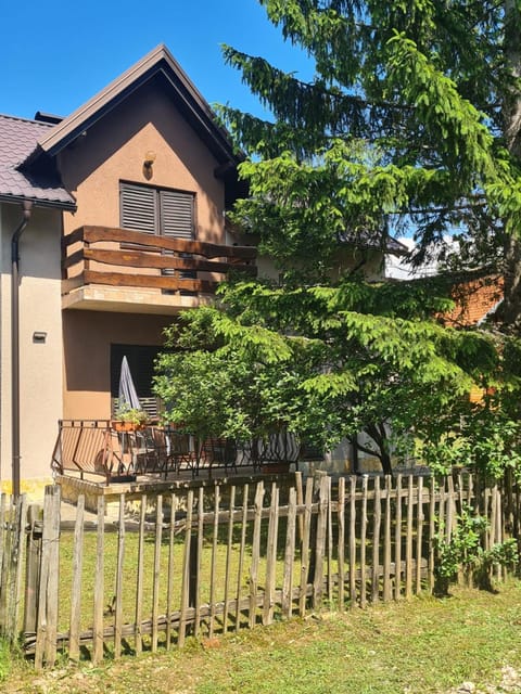 Property building, Spring, Day, Garden, Garden view