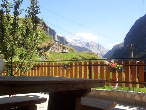 Balcony/Terrace, Mountain view