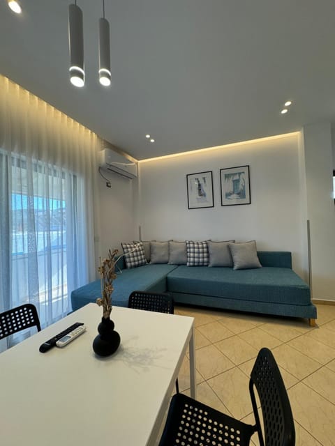 Living room, Seating area, Dining area, air conditioner