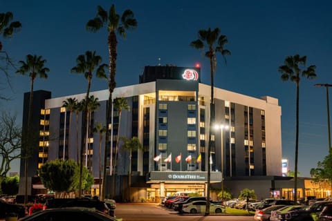 DoubleTree by Hilton Carson Hotel in Carson