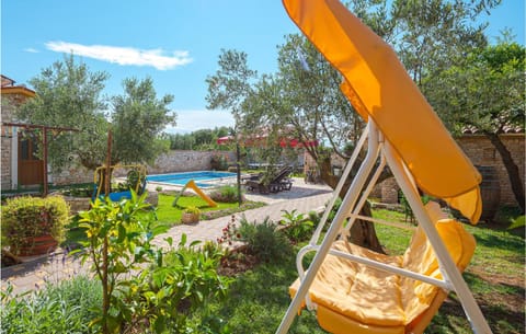Gorgeous Home In Golubovo With Wifi House in Peroj