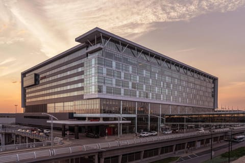 Marriott Montreal Airport In-Terminal Hotel Hotel in Dorval