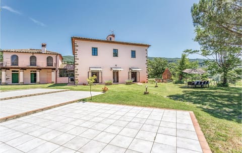 Gorgeous Home In Arezzo ar With Outdoor Swimming Pool House in Arezzo