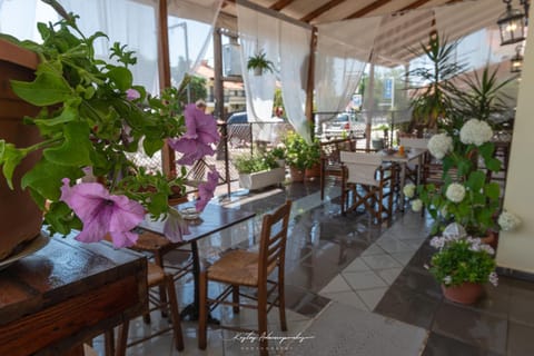 Patio, Balcony/Terrace, Photo of the whole room, Decorative detail