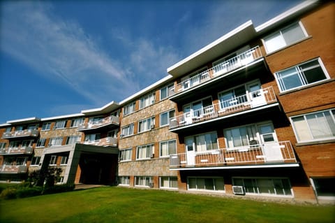Beausejour Hotel Apartments/Hotel Dorval Apartment hotel in Dorval