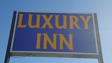 Luxury Inn Motel in Midland
