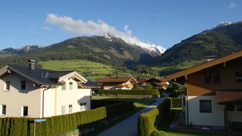 Neighbourhood, Natural landscape