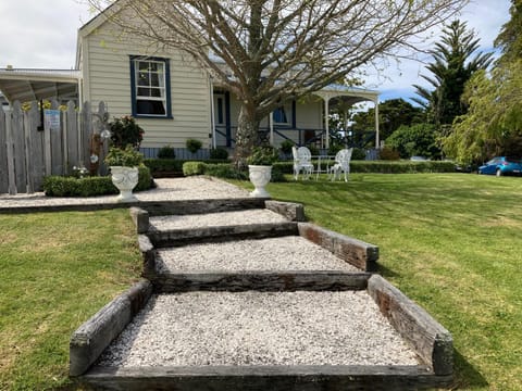 Kauri Villas Bed and Breakfast in Auckland Region