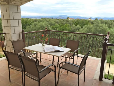 Patio, Day, Natural landscape, View (from property/room), Balcony/Terrace