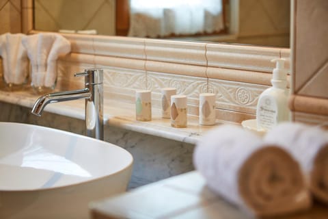 Shower, Bathroom, towels