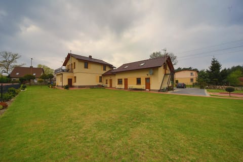 Property building, Facade/entrance, Garden, Garden view