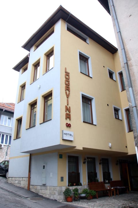 Property building, Facade/entrance, Off site, Autumn