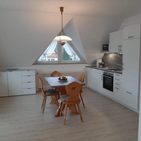 Kitchen or kitchenette, Dining area, minibar, pet friendly, stove