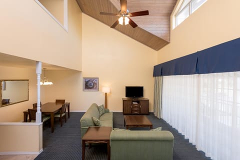 Holiday Inn & Suites Clearwater Beach S-Harbourside Resort in Indian Rocks Beach
