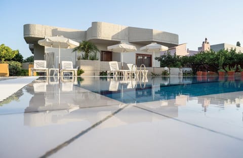 Property building, Swimming pool, Swimming pool