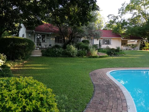 Property building, Garden, Garden view, Swimming pool, Breakfast