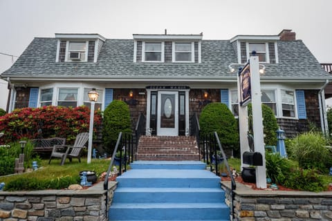 A Cape Cod Ocean Manor Inn Bed and Breakfast in Hyannis
