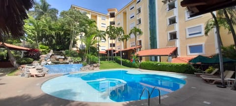 Property building, Day, Garden, Pool view, Swimming pool