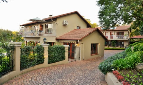 Bellgrove Guest House Sandton Bed and Breakfast in Sandton