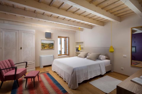 Day, Decorative detail, Bedroom, On site