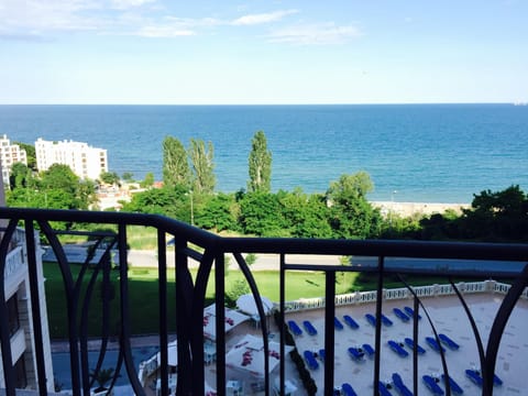 Pool view, Sea view, Street view