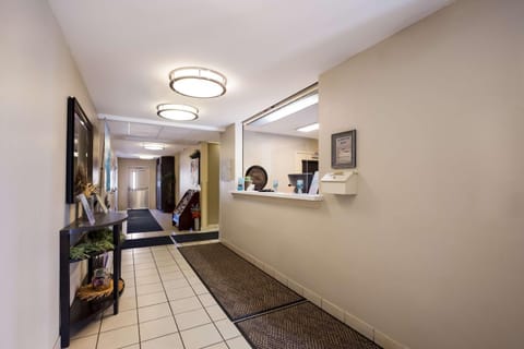 Sonesta Simply Suites St Louis Earth City Hotel in Earth City