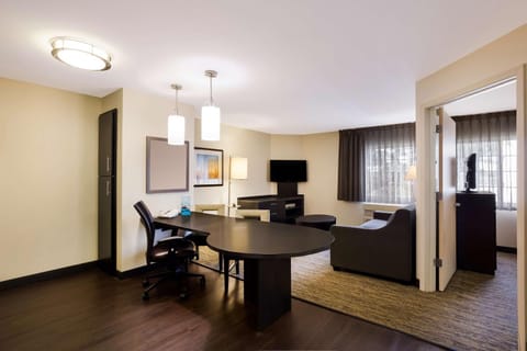 Sonesta Simply Suites St Louis Earth City Hotel in Earth City