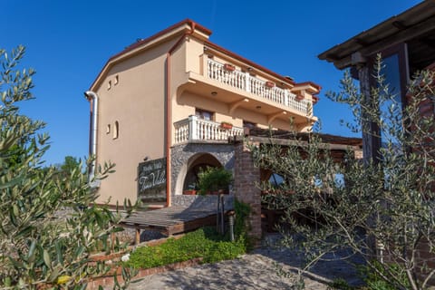 Patio, Facade/entrance, Garden