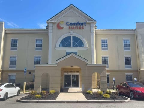 Comfort Suites East Brunswick - South River Hotel in South River