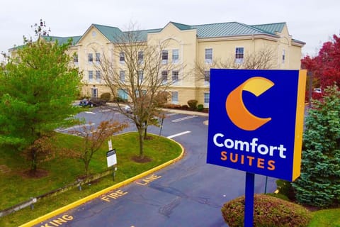 Comfort Suites East Brunswick - South River Hotel in South River