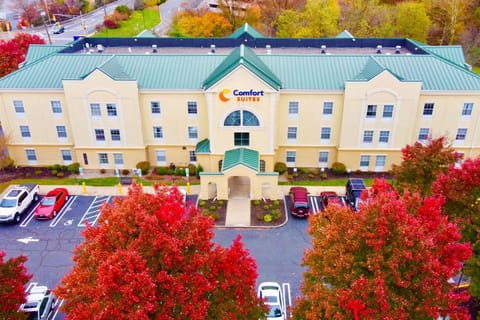Comfort Suites East Brunswick - South River Hotel in South River