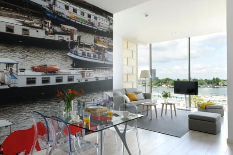 Day, TV and multimedia, Living room, Dining area, River view