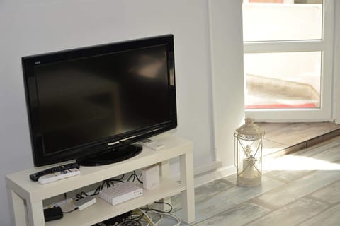 Living room, Photo of the whole room, Street view