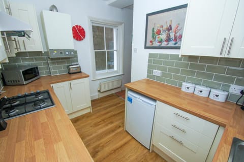 Norton Apartment by Brighton Holiday Lets Apartment in Hove