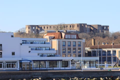 Facade/entrance, Area and facilities