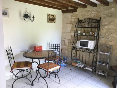 Coffee/tea facilities, Dining area