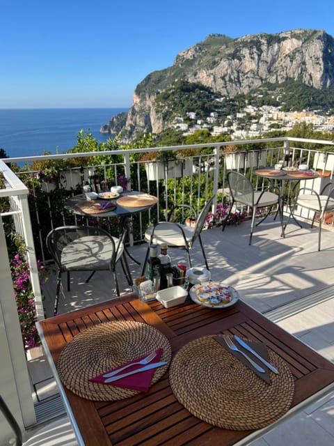 View (from property/room), Balcony/Terrace, City view, Breakfast