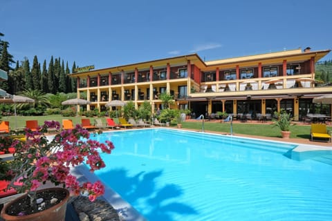 Villa Madrina Lovely and Dynamic Hotel Hotel in Garda