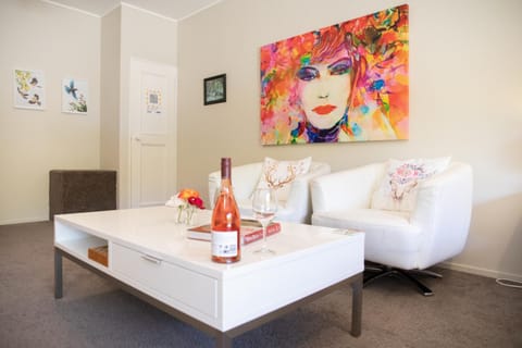 Swan House Bed and Breakfast in Martinborough