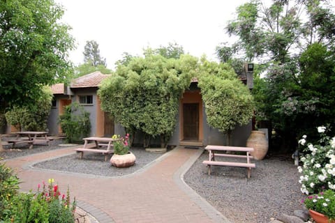 Property building, Facade/entrance, Garden