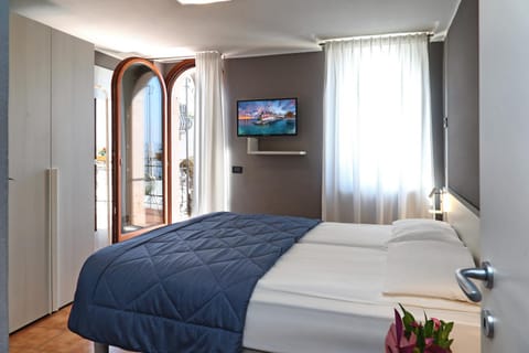 Bed, Balcony/Terrace, Bedroom