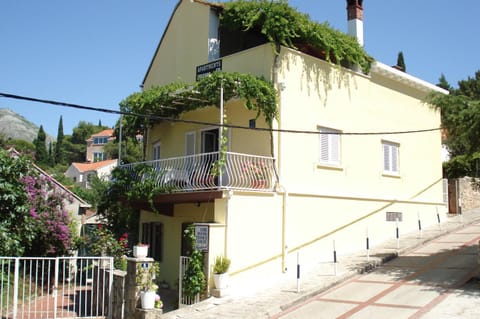 Property building, Facade/entrance