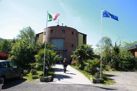 Facade/entrance, Spring, Day, Garden, Garden view