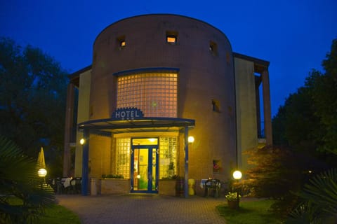 Facade/entrance, Night