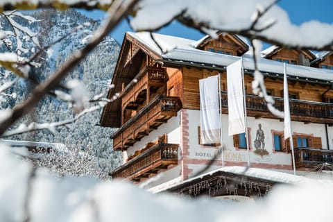 Property building, Day, Winter, On site