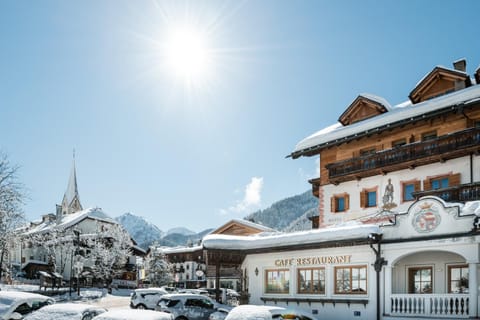 Facade/entrance, Winter, City view