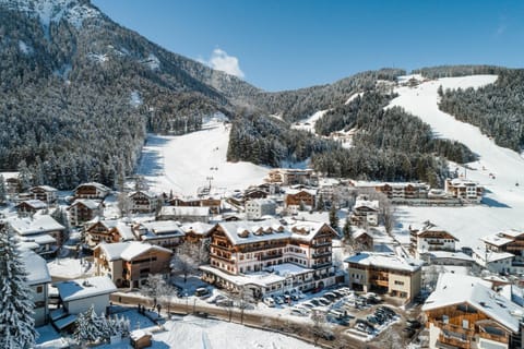 Day, Winter, City view, Mountain view