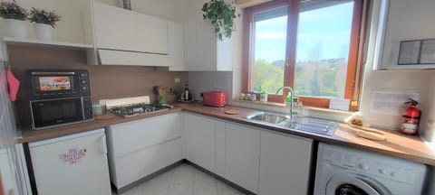 Coffee/tea facilities, oven, stove, toaster, washing machine, kitchen